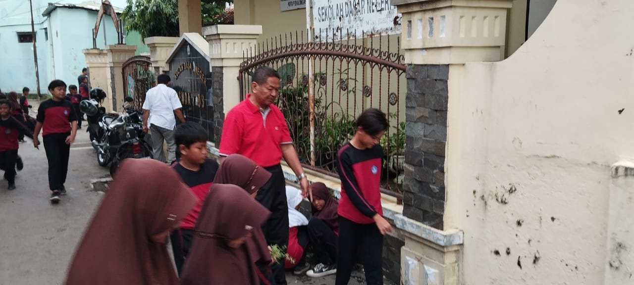 KEGIATAN JUM'AT BERSIH